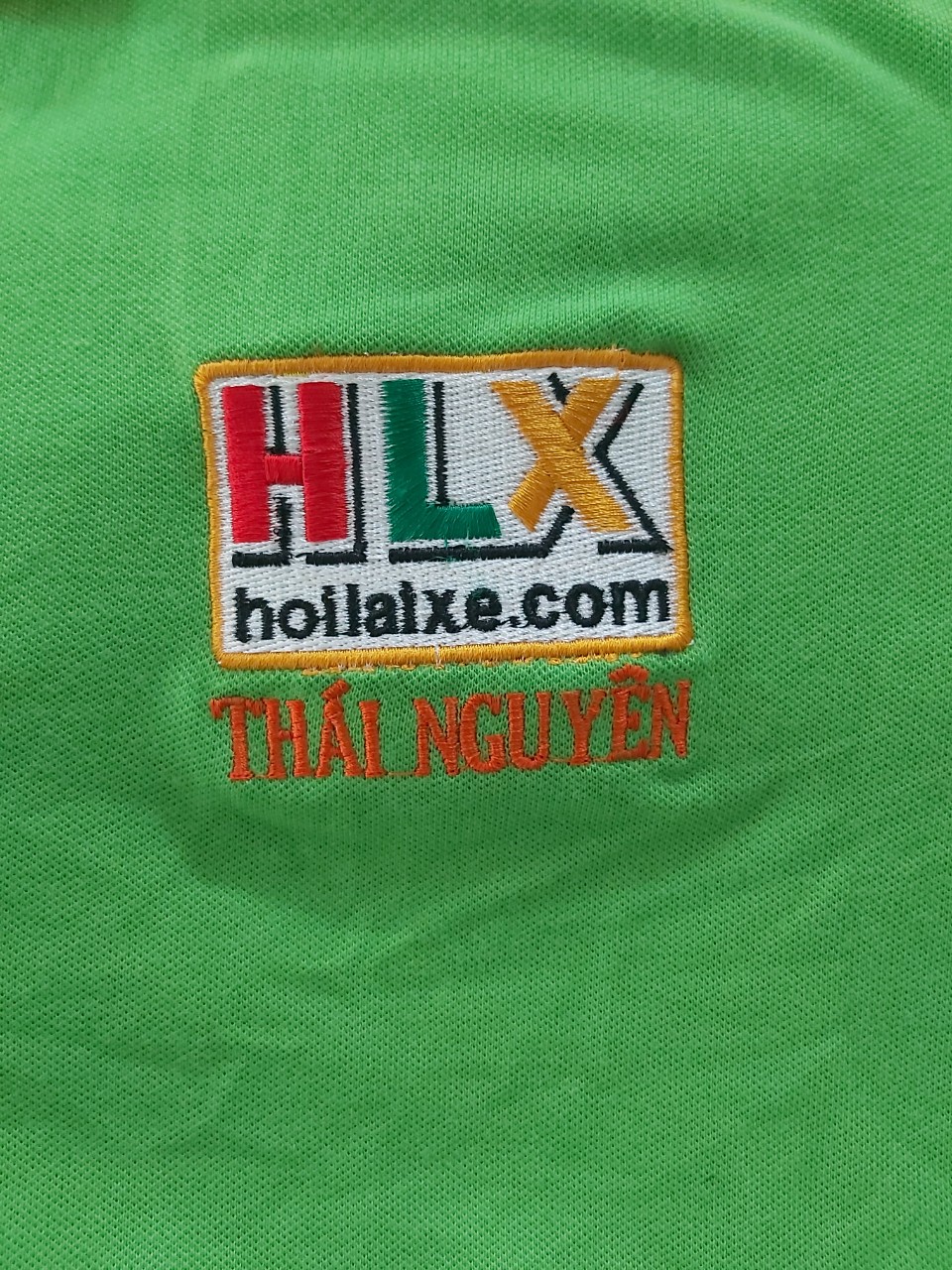 mẫu thêu logo áo đồng phục hội lái xe HLX Thái Nguyên